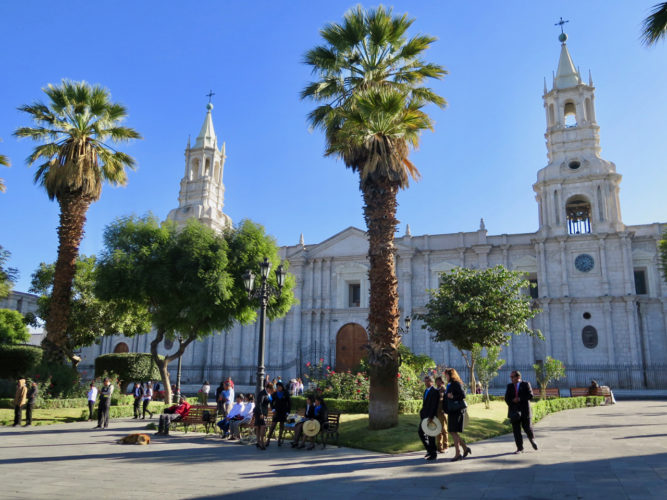 De la place d'Armes au marché San Camilo, Arequipa (Pérou)